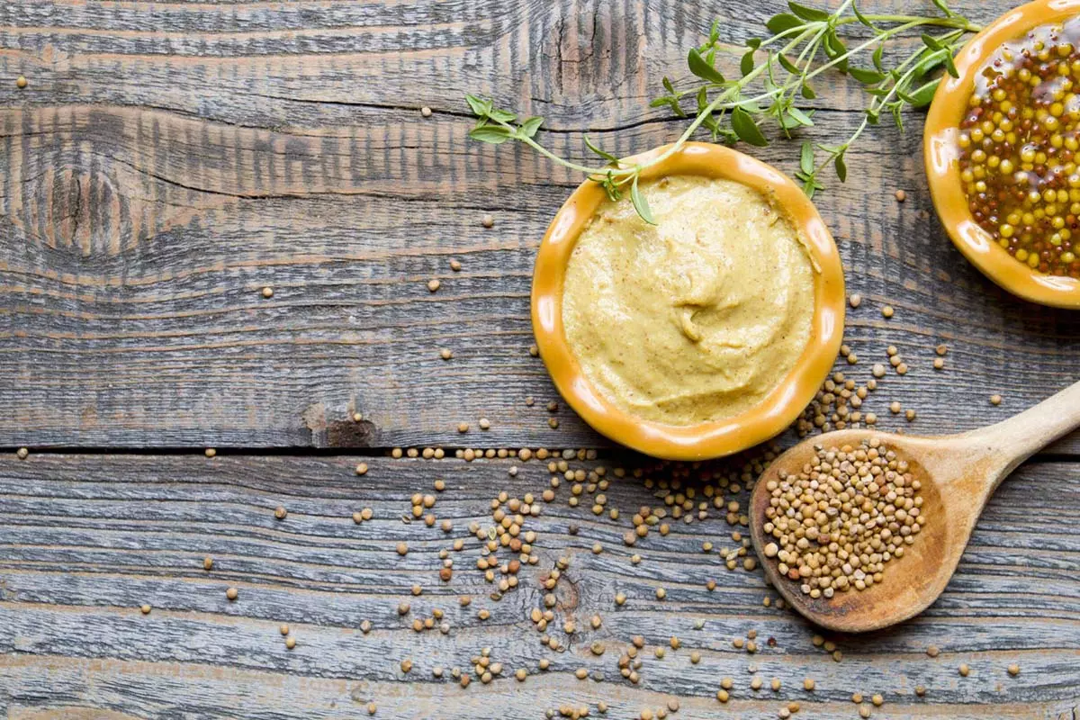 Moutarde jaune en graines - Achat, recette, bienfaits et histoire